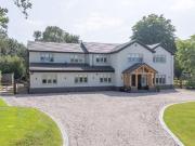 6 bedroom detached house for sale