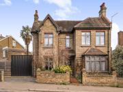 6 bedroom detached house for sale