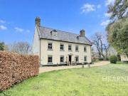 6 bedroom detached house for sale