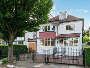 6 bedroom detached house for sale