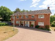6 bedroom detached house for sale