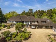 6 bedroom detached house for sale