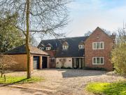 6 bedroom detached house for sale