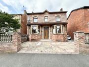 6 bedroom detached house for sale