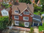 6 bedroom detached house for sale