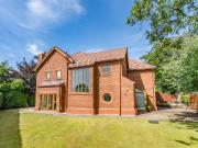 6 bedroom detached house for sale
