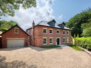 6 bedroom detached house for sale