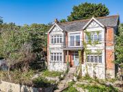 6 bedroom detached house for sale