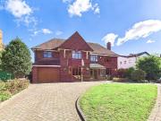 6 bedroom detached house for sale