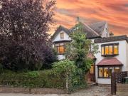 6 bedroom detached house for sale