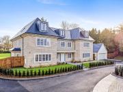 6 bedroom detached house for sale