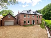 6 bedroom detached house for sale