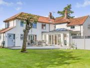 6 bedroom detached house for sale