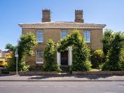 6 bedroom detached house for sale