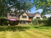 6 bedroom detached house for sale