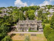 6 bedroom detached house for sale