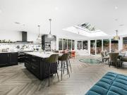 6 bedroom detached house for sale