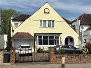 6 bedroom detached house for sale