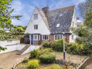 6 bedroom detached house for sale