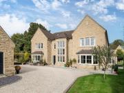 6 bedroom detached house for sale