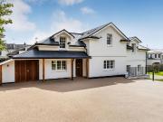 6 bedroom detached house for sale