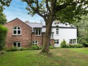 6 bedroom detached house for sale