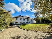 6 bedroom detached house for sale