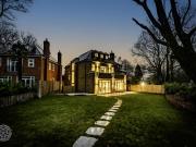 6 bedroom detached house for sale