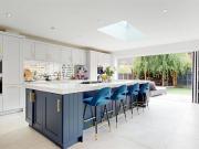 6 bedroom detached house for sale