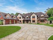 6 bedroom detached house for sale