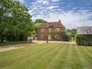 6 bedroom detached house for sale