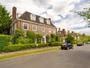 6 bedroom detached house for sale