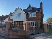 6 bedroom detached house for sale