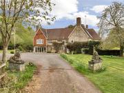 6 bedroom detached house for sale