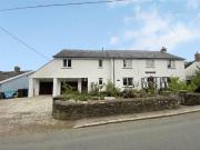 6 bedroom detached house for sale