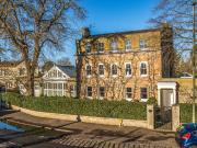 6 bedroom detached house for sale