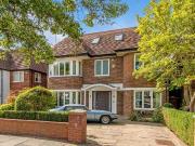 6 bedroom detached house for sale