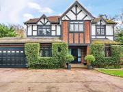 6 bedroom detached house for sale