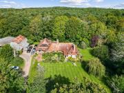 6 bedroom detached house for sale