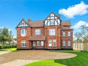 6 bedroom detached house for sale