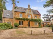 6 bedroom detached house for sale