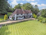 6 bedroom detached house for sale