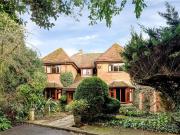 6 bedroom detached house for sale