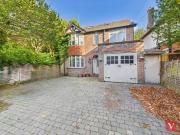6 bedroom detached house for sale