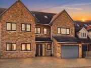 6 bedroom detached house for sale