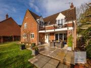 6 bedroom detached house for sale