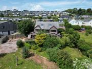 6 bedroom detached house for sale