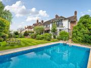 6 bedroom detached house for sale in Eastbury Road,...