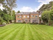 6 bedroom detached house for sale in Green Lane Cobham...
