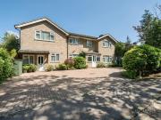 6 bedroom detached house for sale in Lewis Close,...
